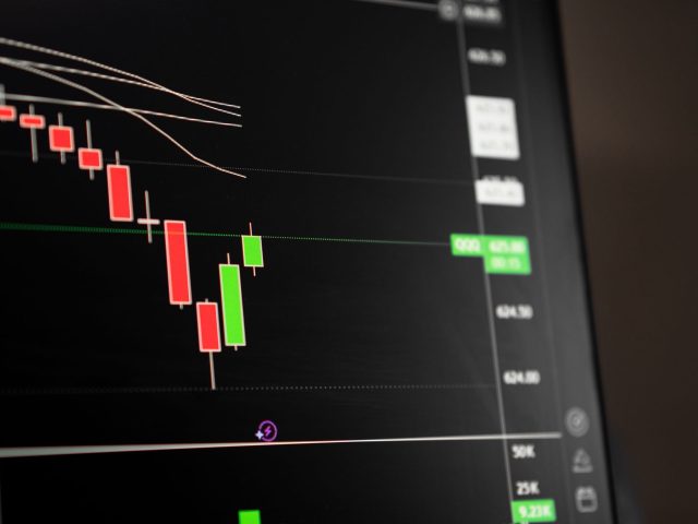 انخفاض سعر الذهب في مصر 35 جنيهًا يثير مخاوف المستثمرين